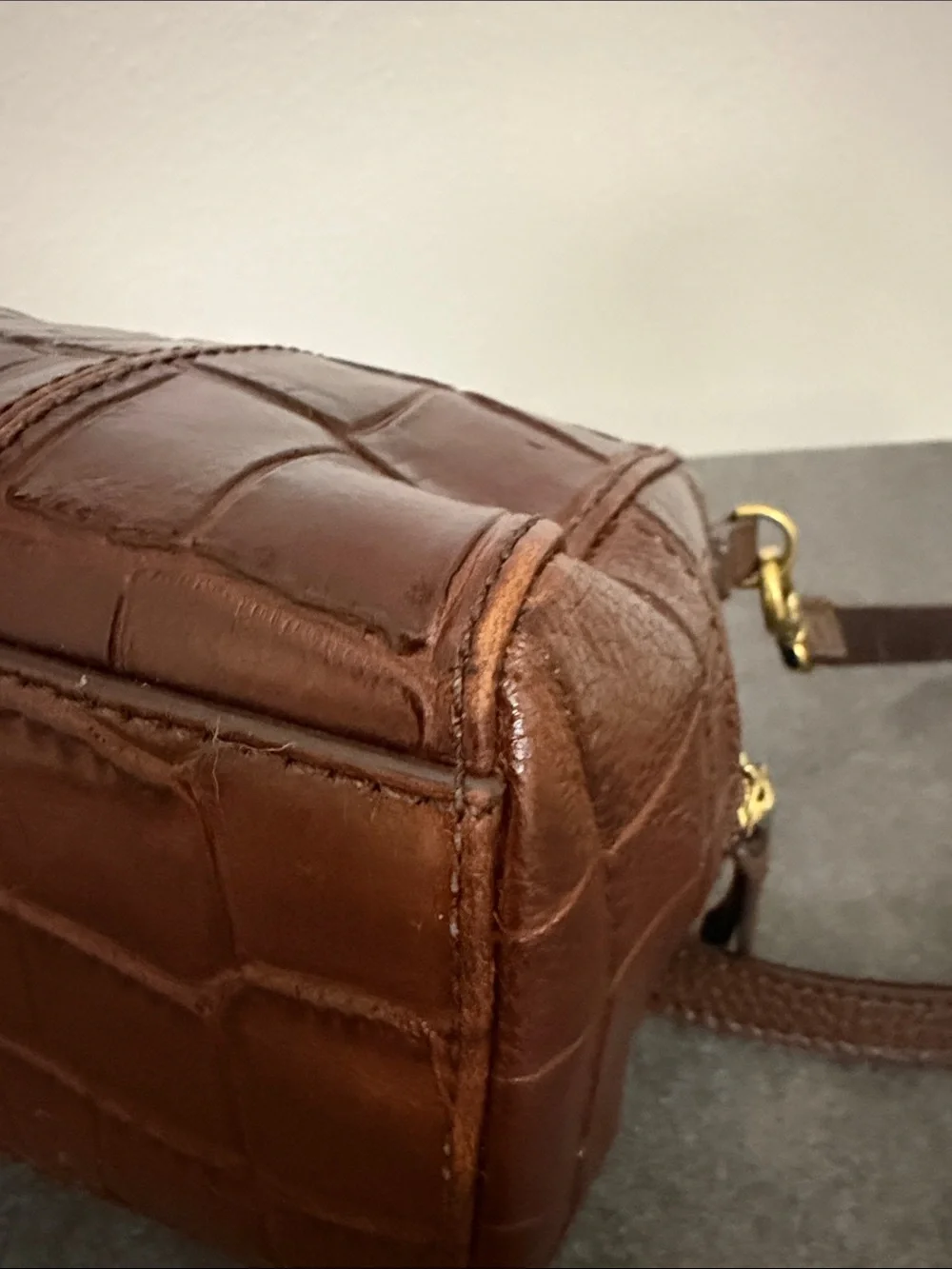 Preloved Fossil embossed leather satchel crossbody bag. Vintage